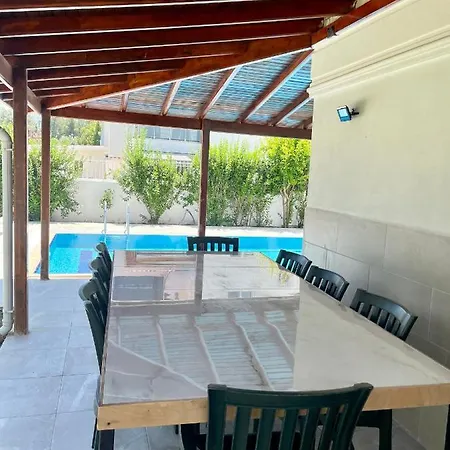 Anfora Villalari Villa *