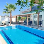 Anfora Villalari Villa *